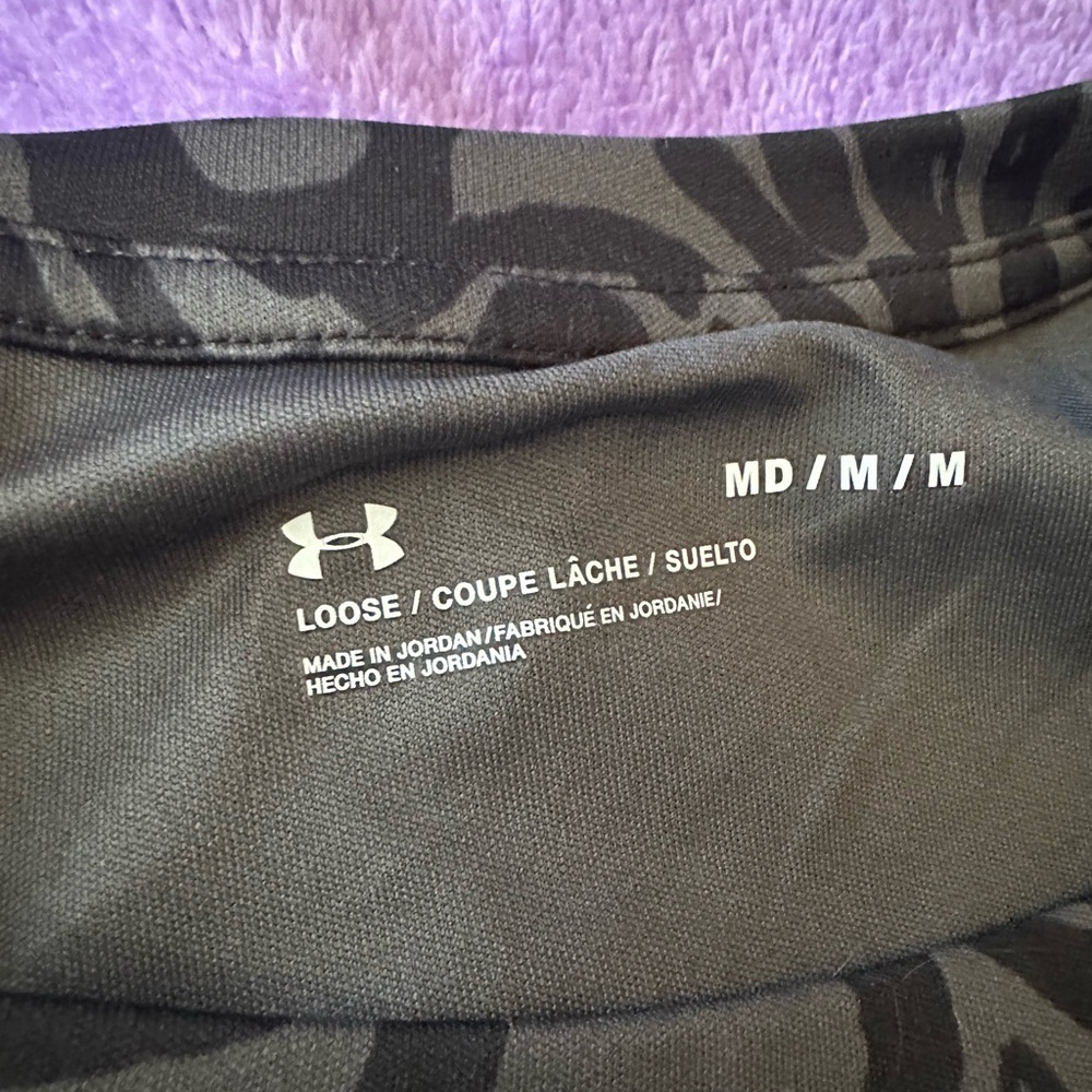 Under Armour Women's Black and Dark Gray Animal Print Short Sleeve Tee - Picture 4 of 8